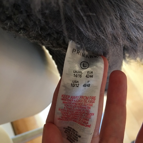 Faux fur grey vest - Picture 10 of 13